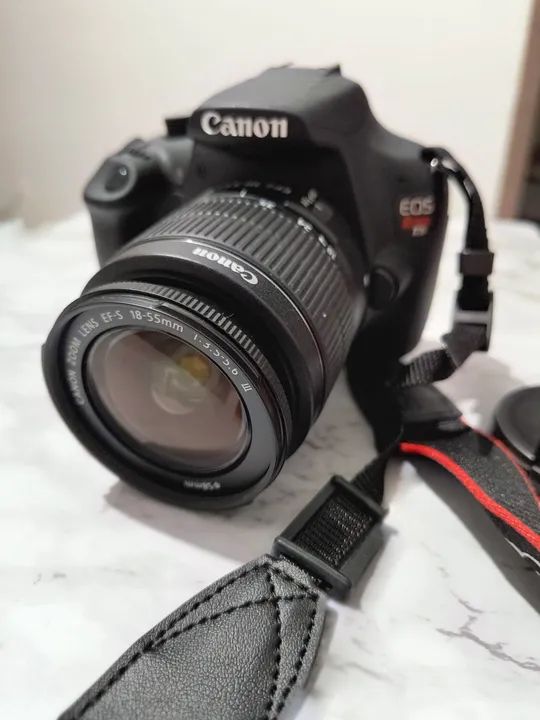 Câmera Canon EOS Rebel T3i com Lente 18-55mm
