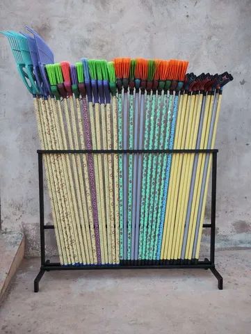 Vendo expositor de vassouras  - Foto 2