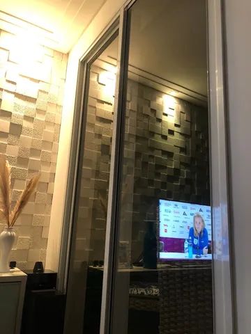 Portas balcão - Aluminio e vidro com travas.