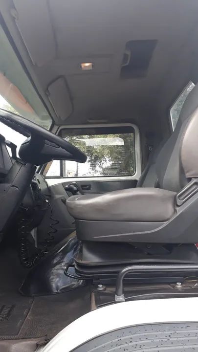 VW 17.190  13/14 Baú Bebidas 8 Baias - Foto 5