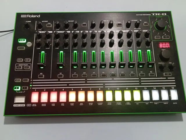Roland TR-8