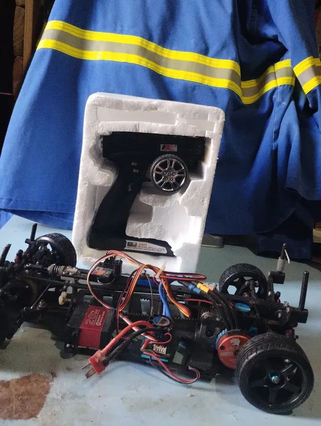 Automodelo yokomo drift fibra de carbono !!! Carro completo só falta a bolha !!. - Foto 4