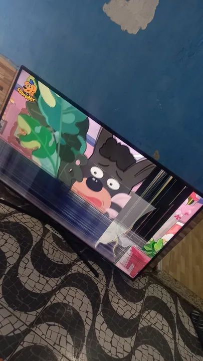 TV 55 polegadas com tela trincada
