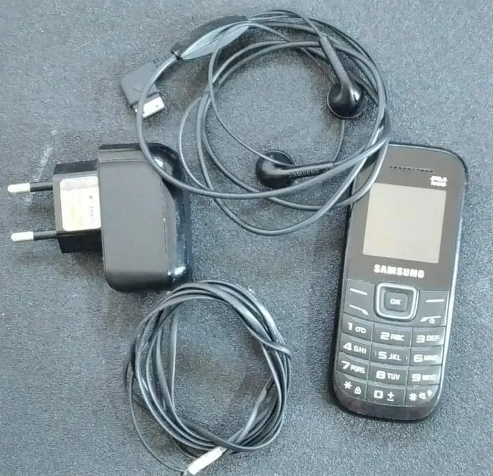 Celular Samsung GT E1207Y