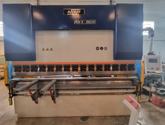 Prensa Dobradeira Hidráulica NGP 250ton 3200mm