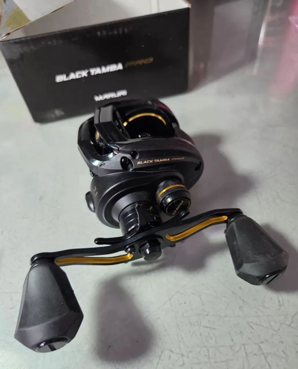 Carretilha ((NOVA)) Maruri BLACK TAMBA PRO  (Esquerda)