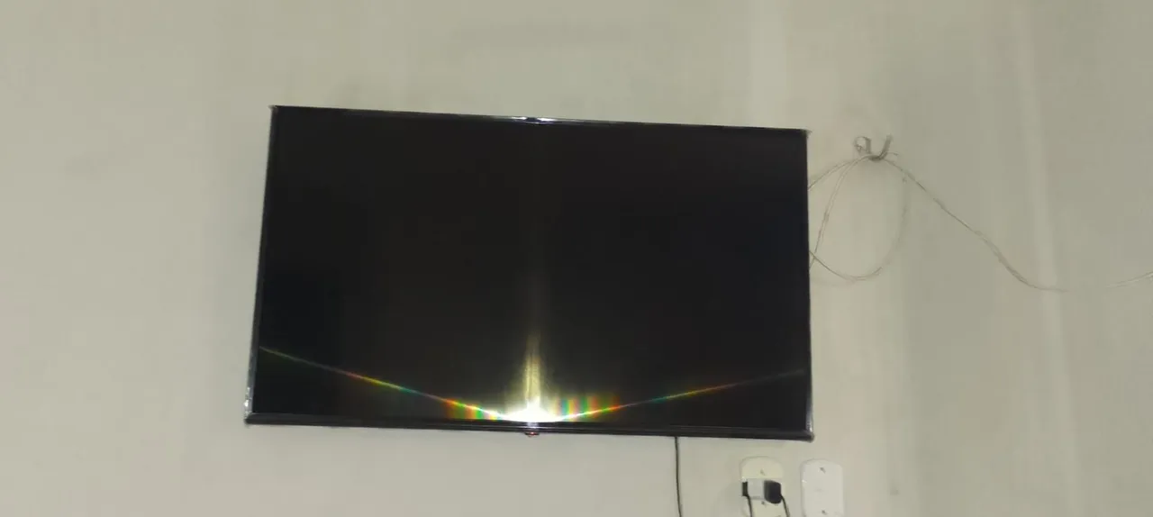 Vendo uma Smart TV LG 49 polegar com controle remoto