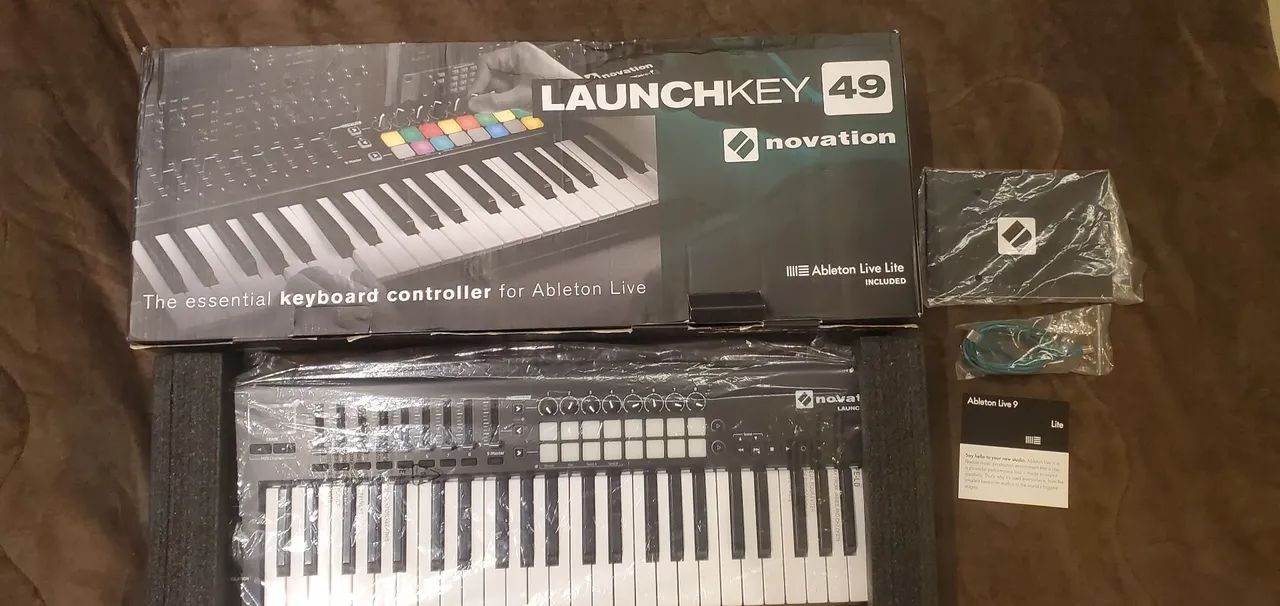 Keyboard  Controller Launchkey 49 MK2 NOVATION ( Controladora USB )