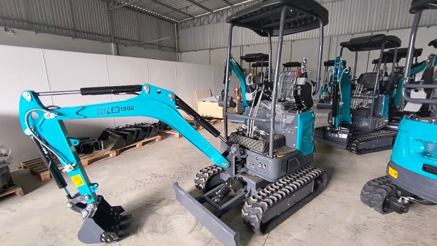 Mini Escavadeira 1800 kg motor 3 cilindros diesel  - Foto 6