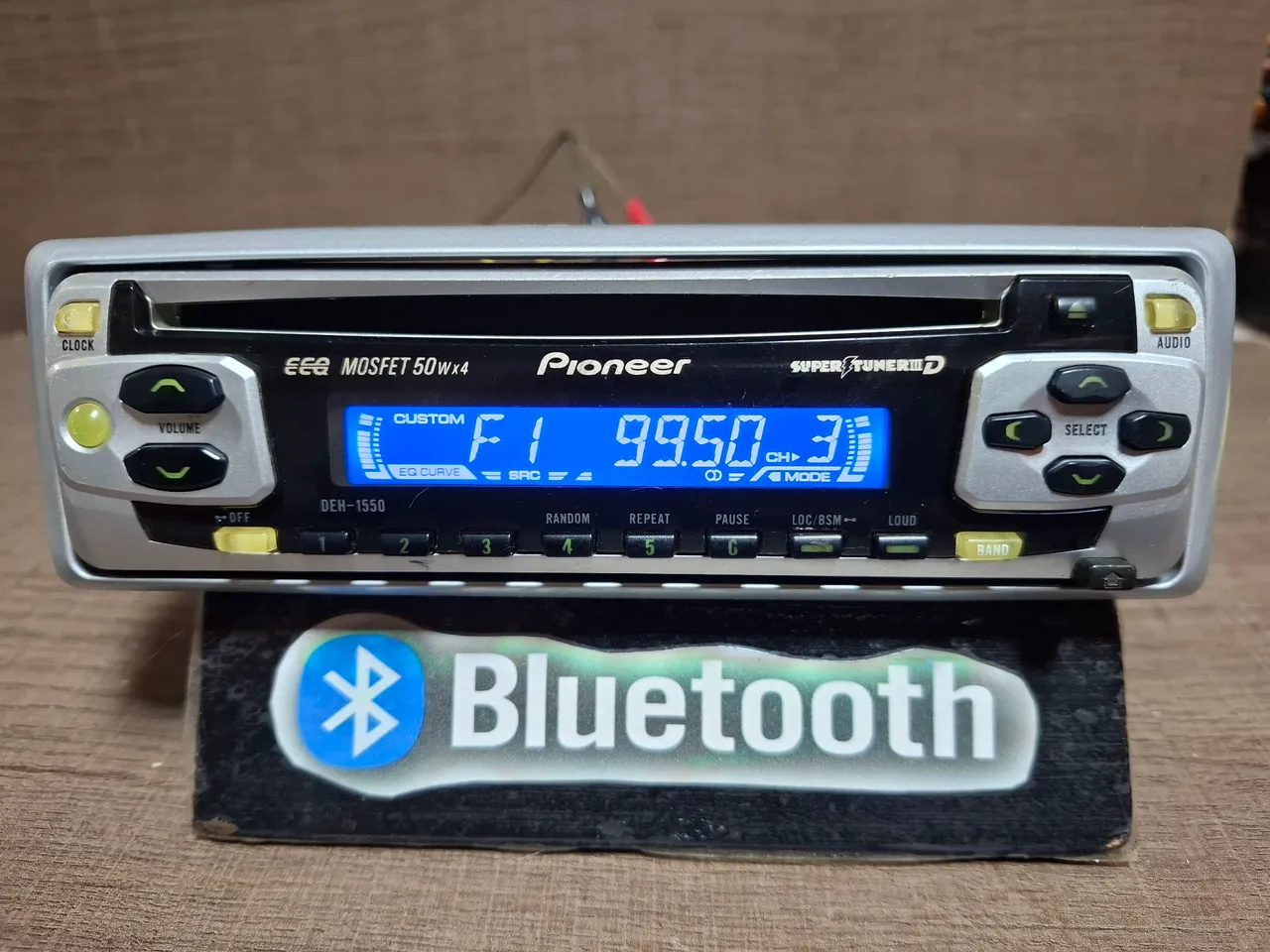Pioneer DEH-1550 com Bluetooth 5.0
