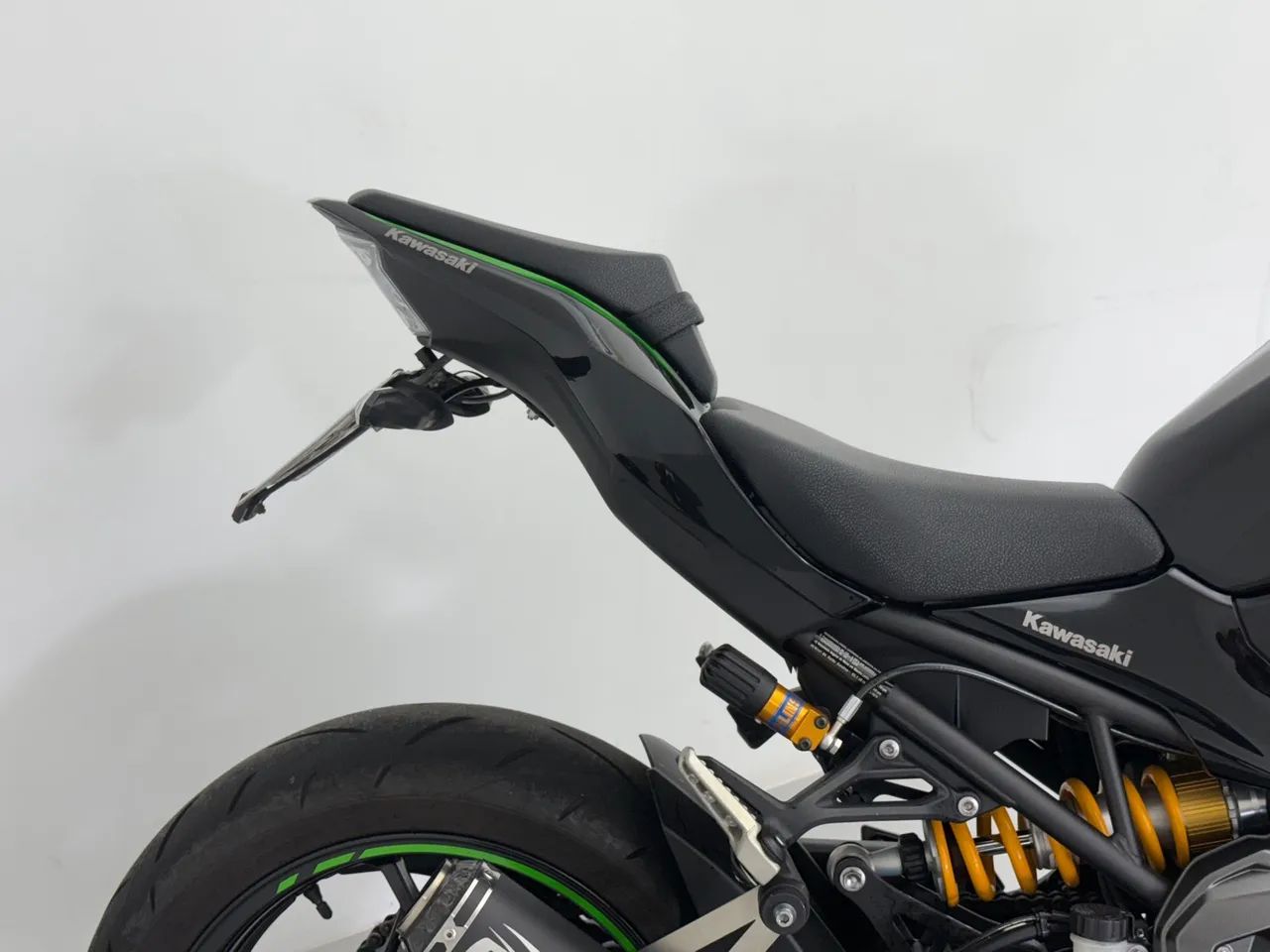 KAWASAKI Z900 R EDITION 2023 - 3.950 KM - ACESSÓRIOS  - Foto 12