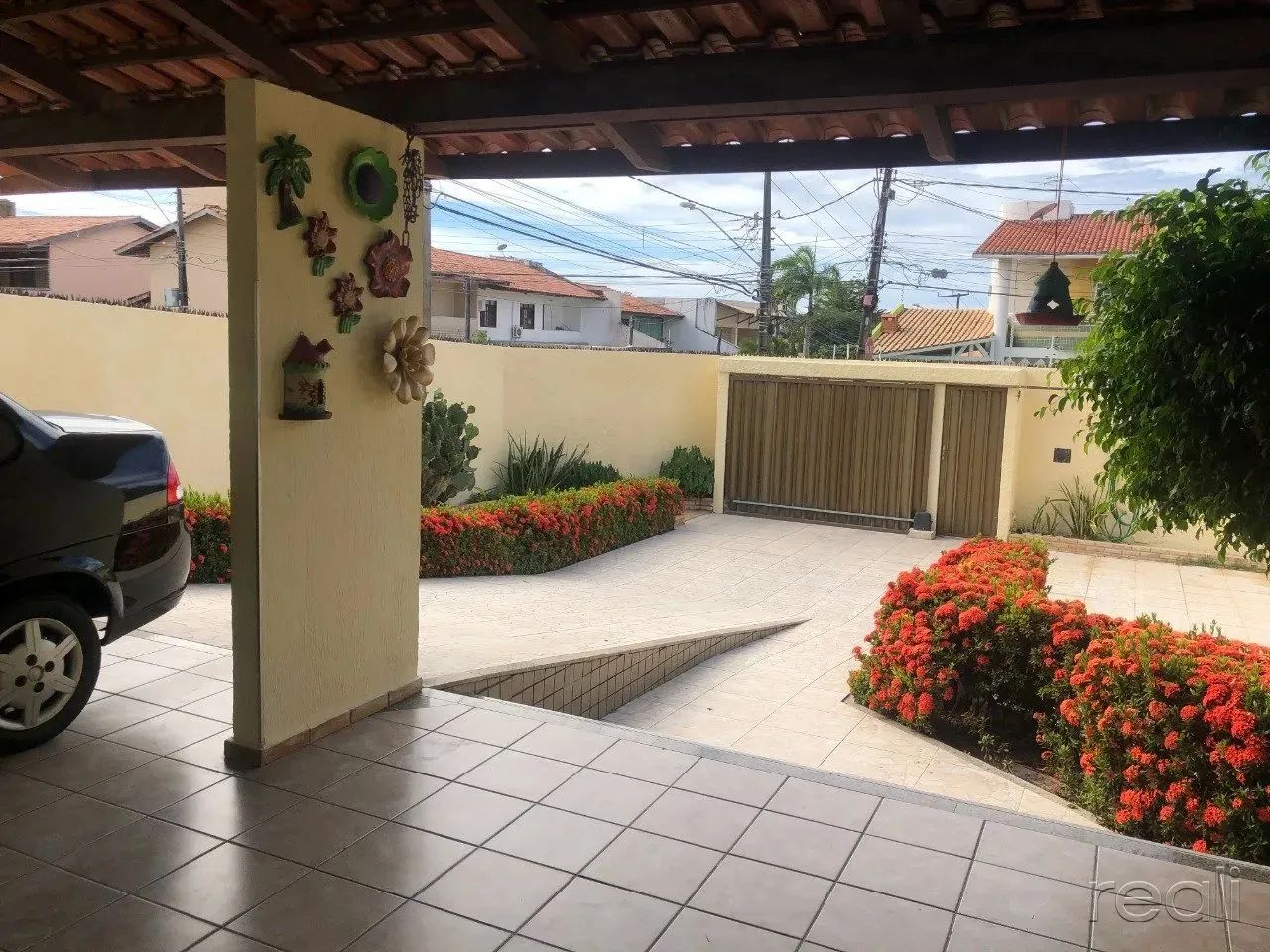 Casa Duplex no Cambeba | 250 m² | 03 Suítes | 06 Vagas - Foto 2