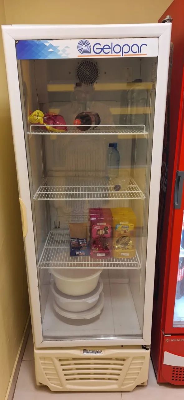 Geladeira expositora vertical Gelopar 127V ou 220V - 414 litros  - Foto 3