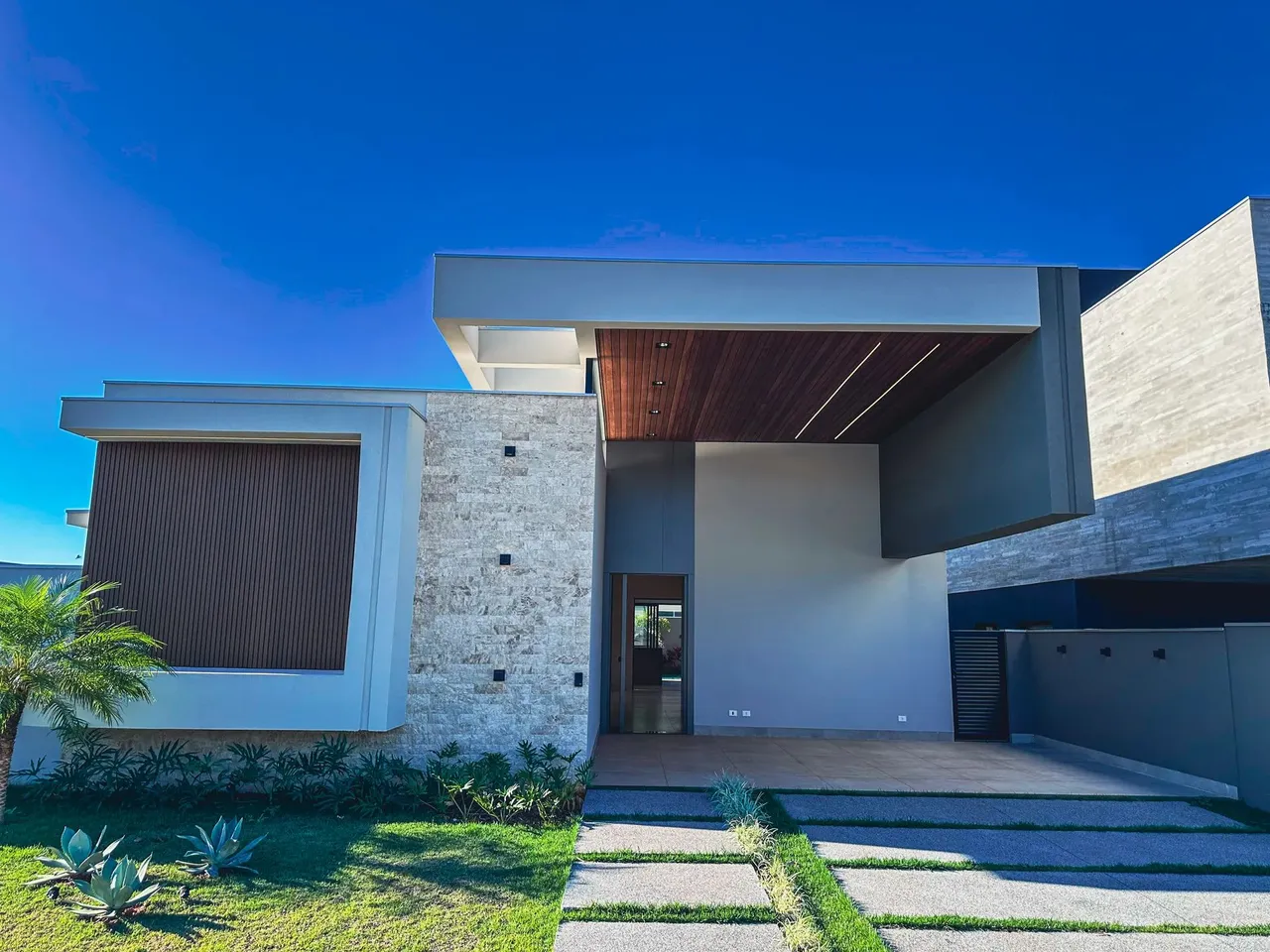 casa terrea com três suites em Alphaville