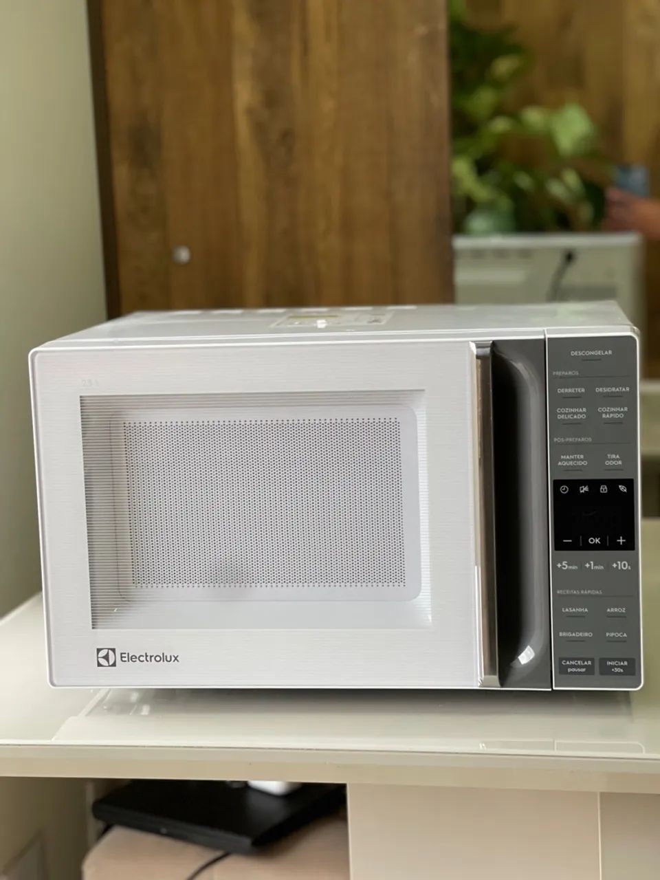 Micro-Ondas 23L ME23B Electrolux - Branco
