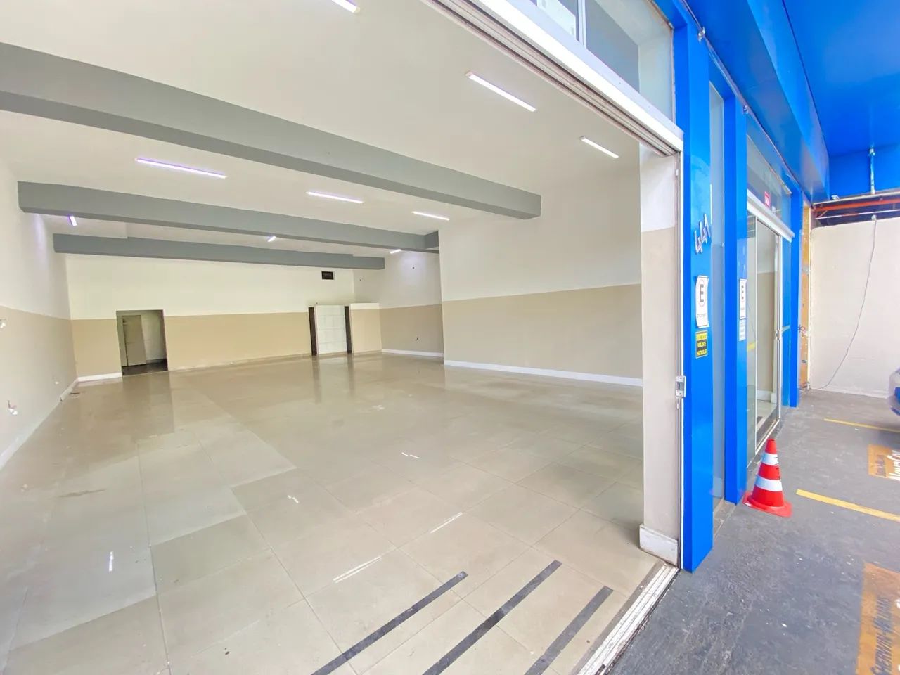 Grande Salão Comercial 200 m² - Frente Avenida da Emancipação + 4 Vagas - Hortolândia - Foto 3