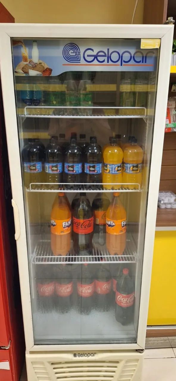 Geladeira expositora vertical Gelopar 127V ou 220V - 414 litros 