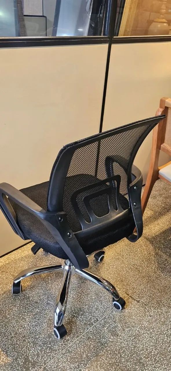 Cadeira de Escritório Ergonômica com Rodinhas