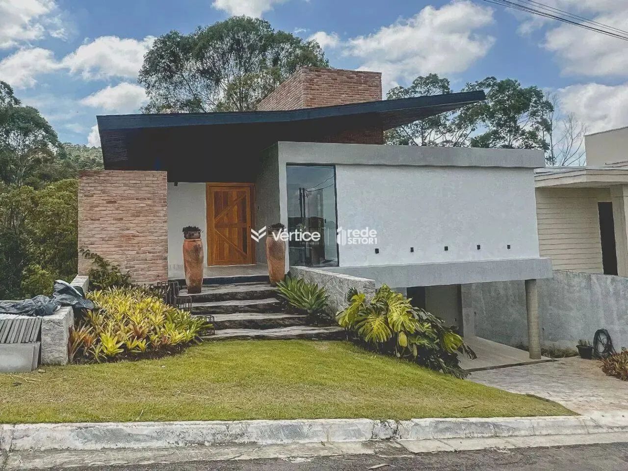 Imóvel para venda possui 420 metros quadrados com 3 quartos - Foto 2