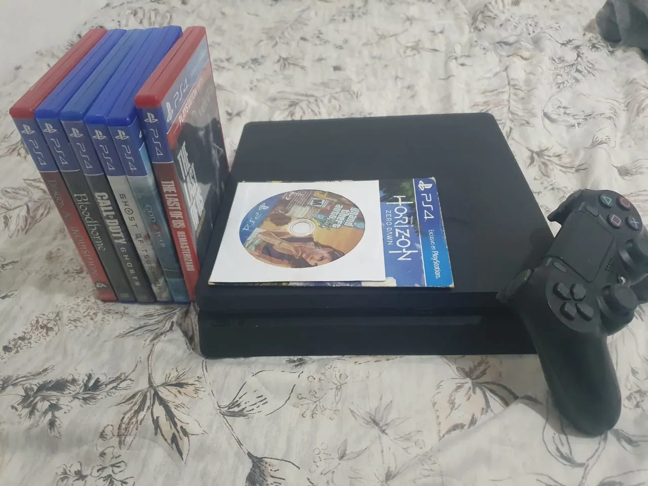 Aceito oferta. PlayStation 4 com Jogos e Controle