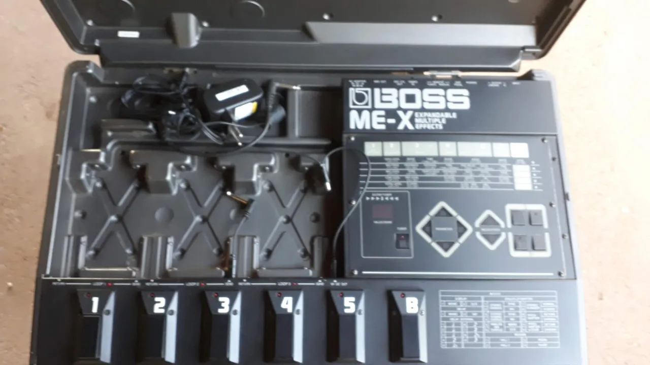 Pedal de efeitos Boss ME-X Made Japan