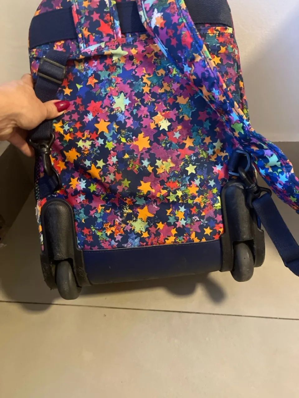 Mochila Kipling estampada com rodinhas - Foto 3