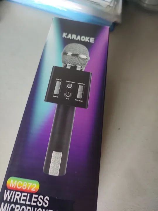 Microfone Karaoke Sem Fio com caixa  embutido novo 