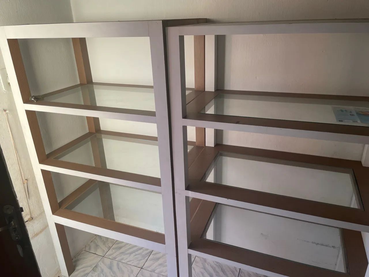 Prateleira madeira e vidro64842836737153122