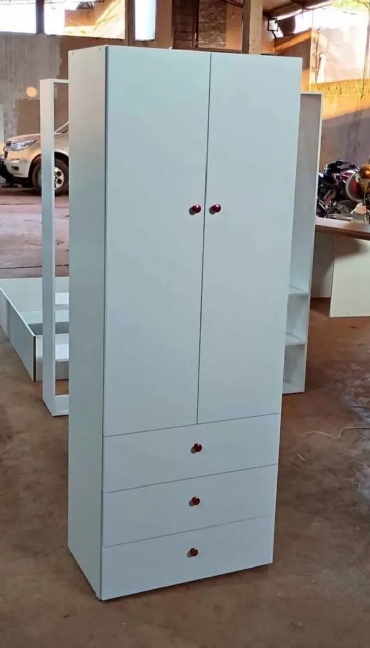 Guarda roupa de solteiro 