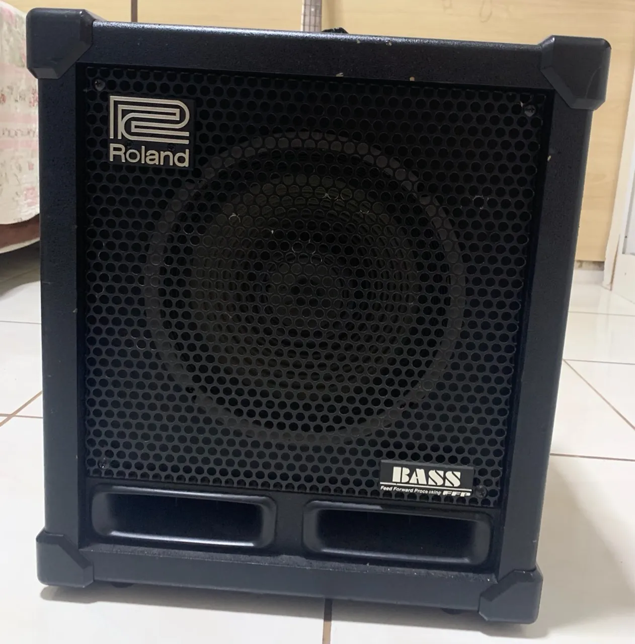 AMPLIFICADOR PARA BAIXO ROLAND 60XL