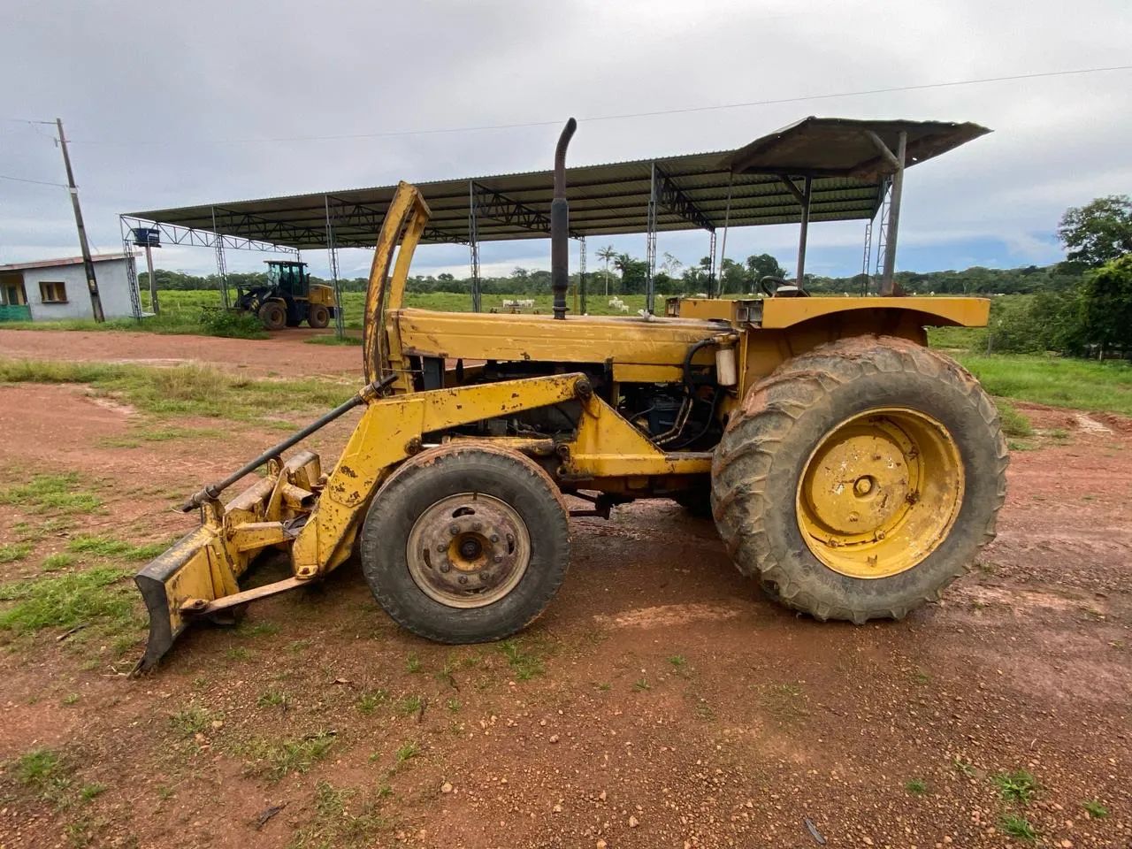 Trator + Lâmina CBT 2105 - Motor Mercedes 252