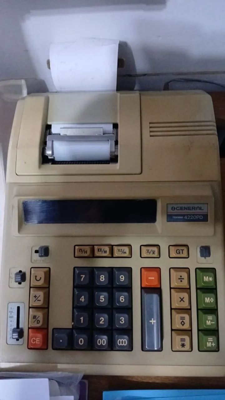 Calculadora de mesa General 4220PD