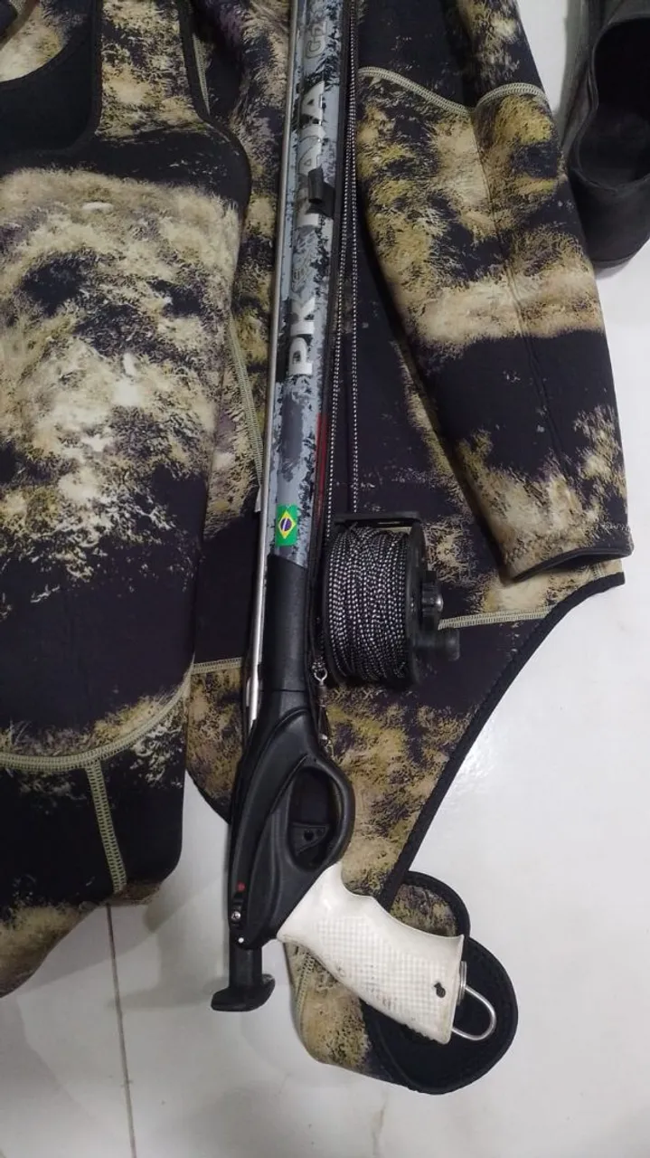 Roupa de mergulho ,arbalete PK NAJA 70, PE DE PATO 39/41 E OCULOS .