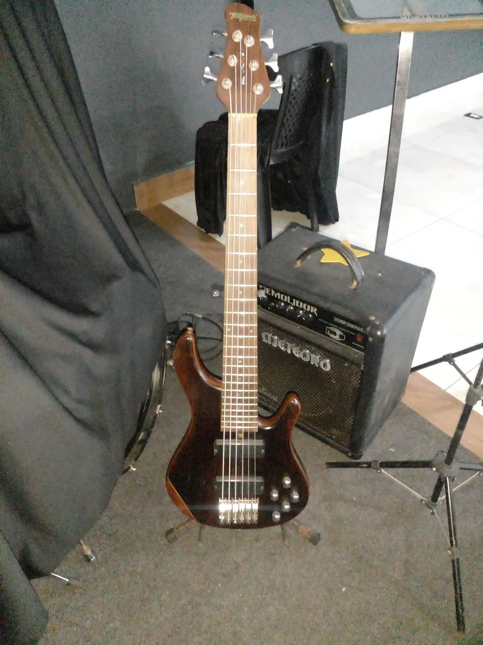 Baixo tagima Millenium 6c