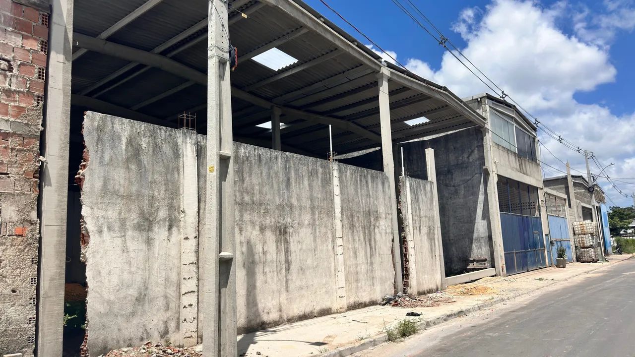 Alugo galpão a poucos metros da via expressa 20x30