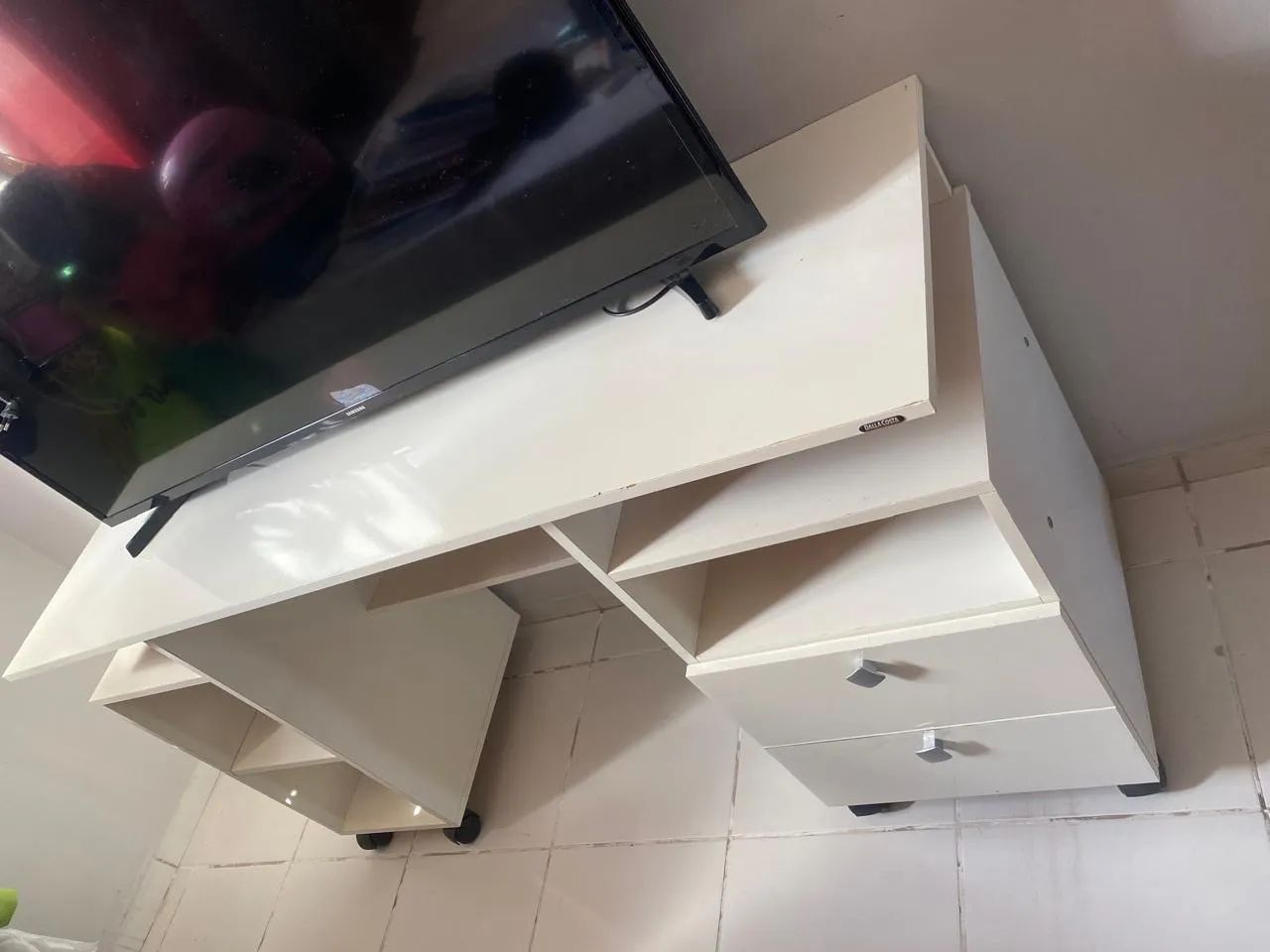 Vendo escrivaninha64573910821891121