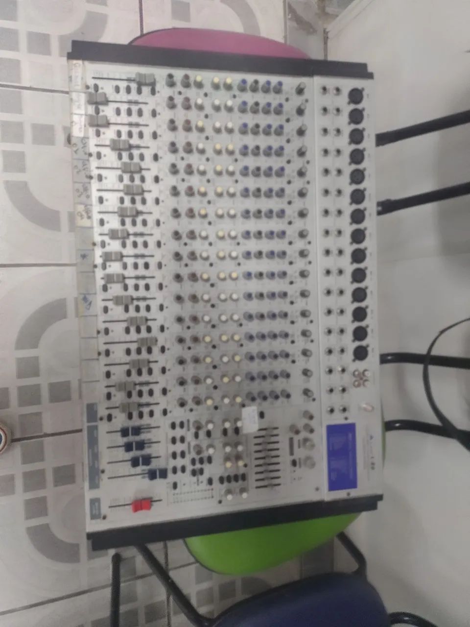 Vendo mesa de som alto 20 canais em estado de nova R$ 2200,00 - Foto 6