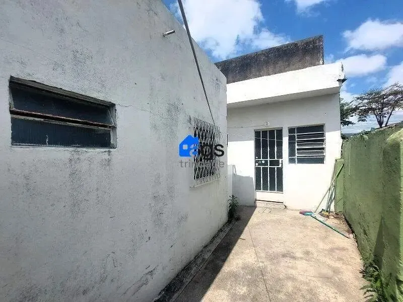 EXCELENTE CASA / BARRACÃO DE 01 QUARTO NO BAIRRO SANTA TEREZA EM BH