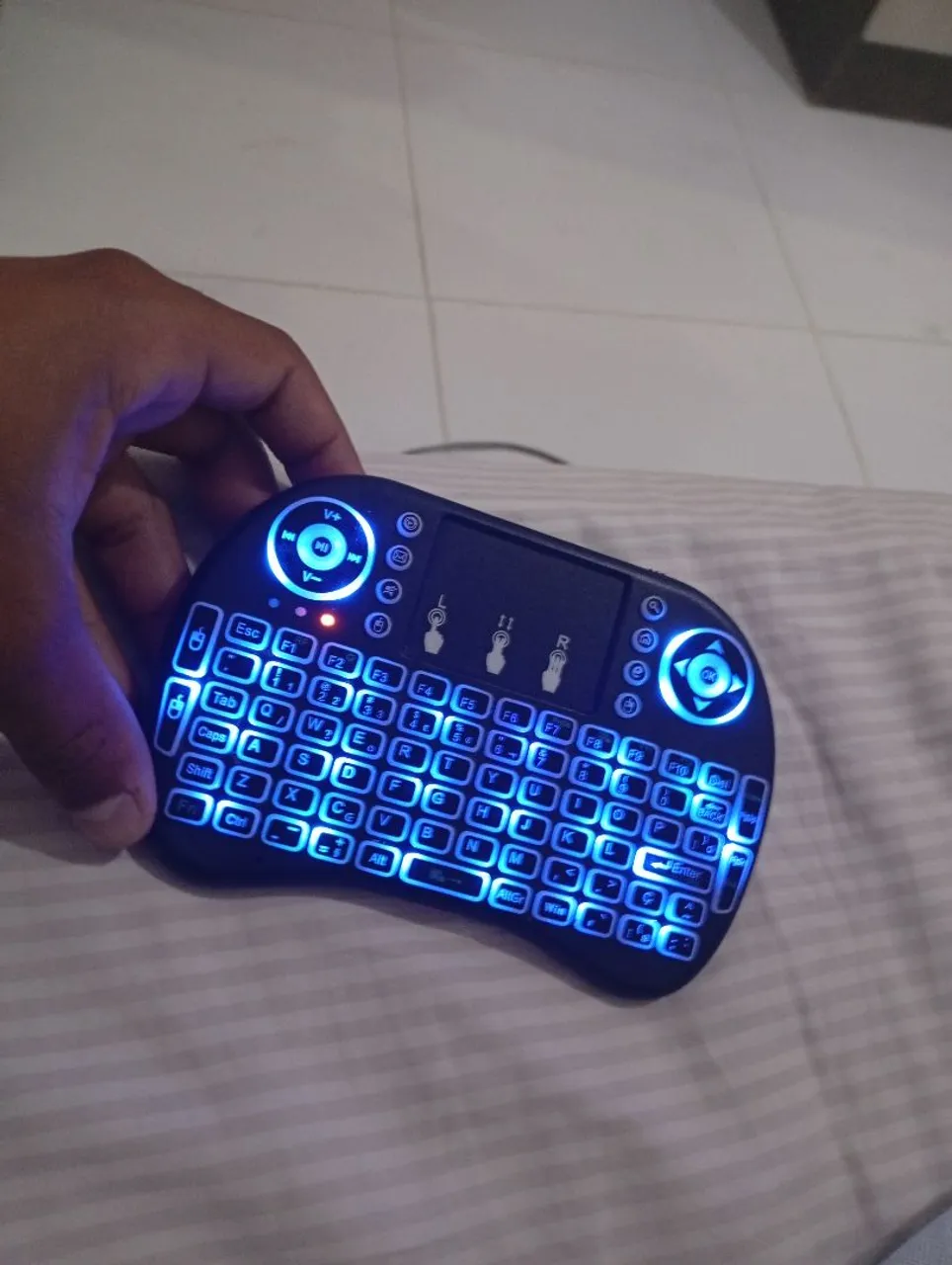 Mini Teclado Wireless com Touchpad e Retroiluminação