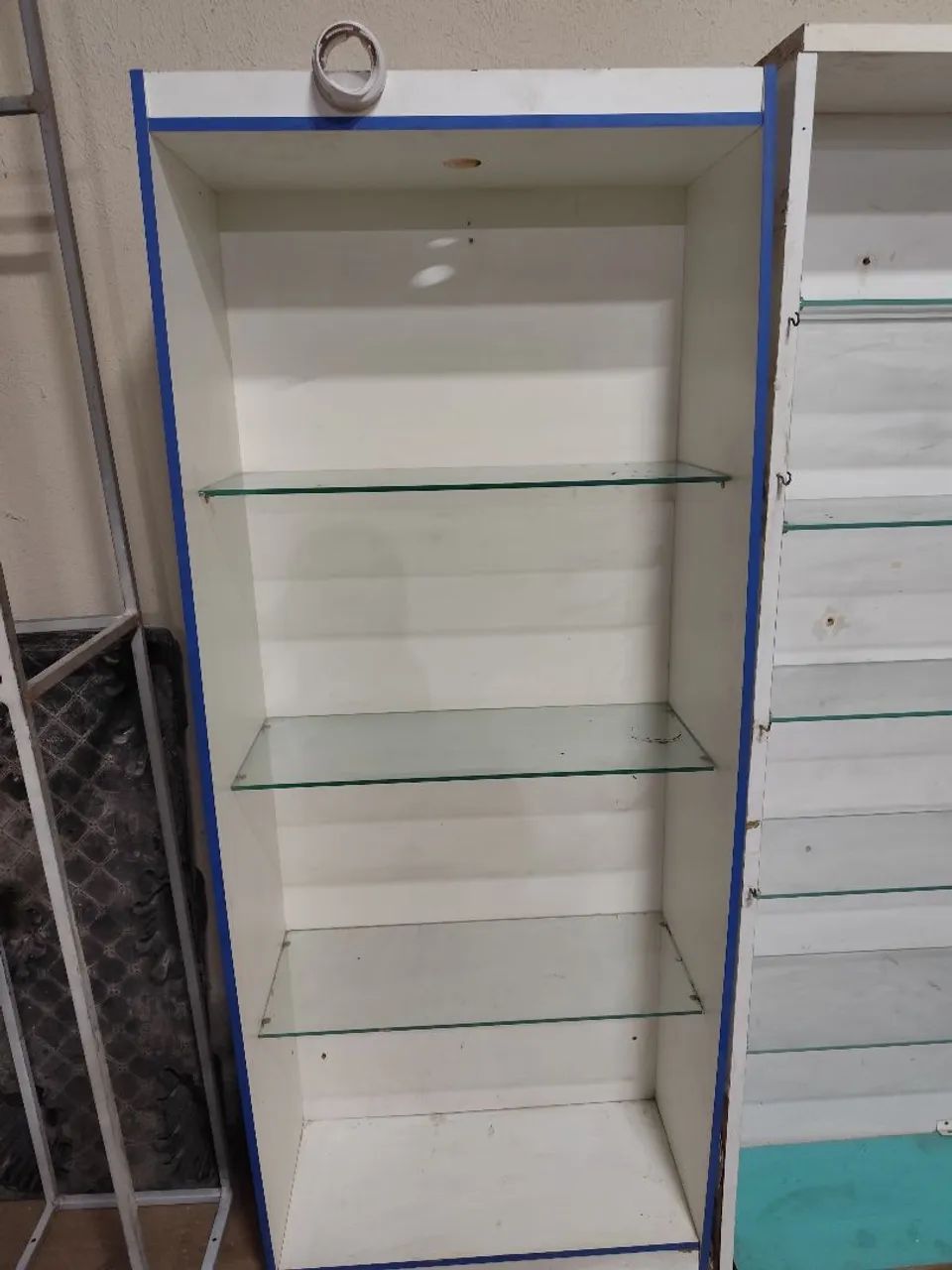 Expositores de madeira e vidro 