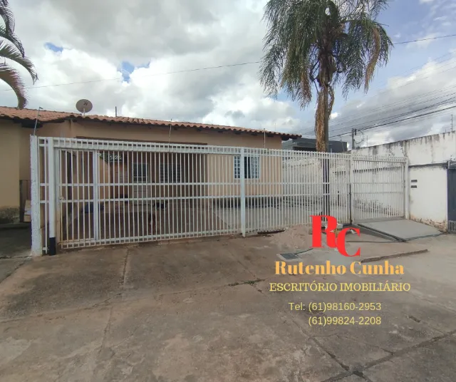 Alugo casa com 03 quartos Mansões Odisséia Águas lindas de Goiás