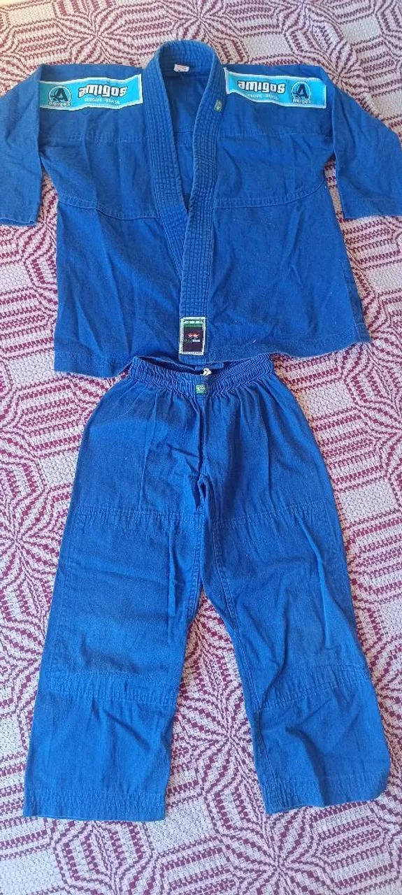 Kimono azul tam. M infantil (6 a 9 anos) em perfeitas condições.