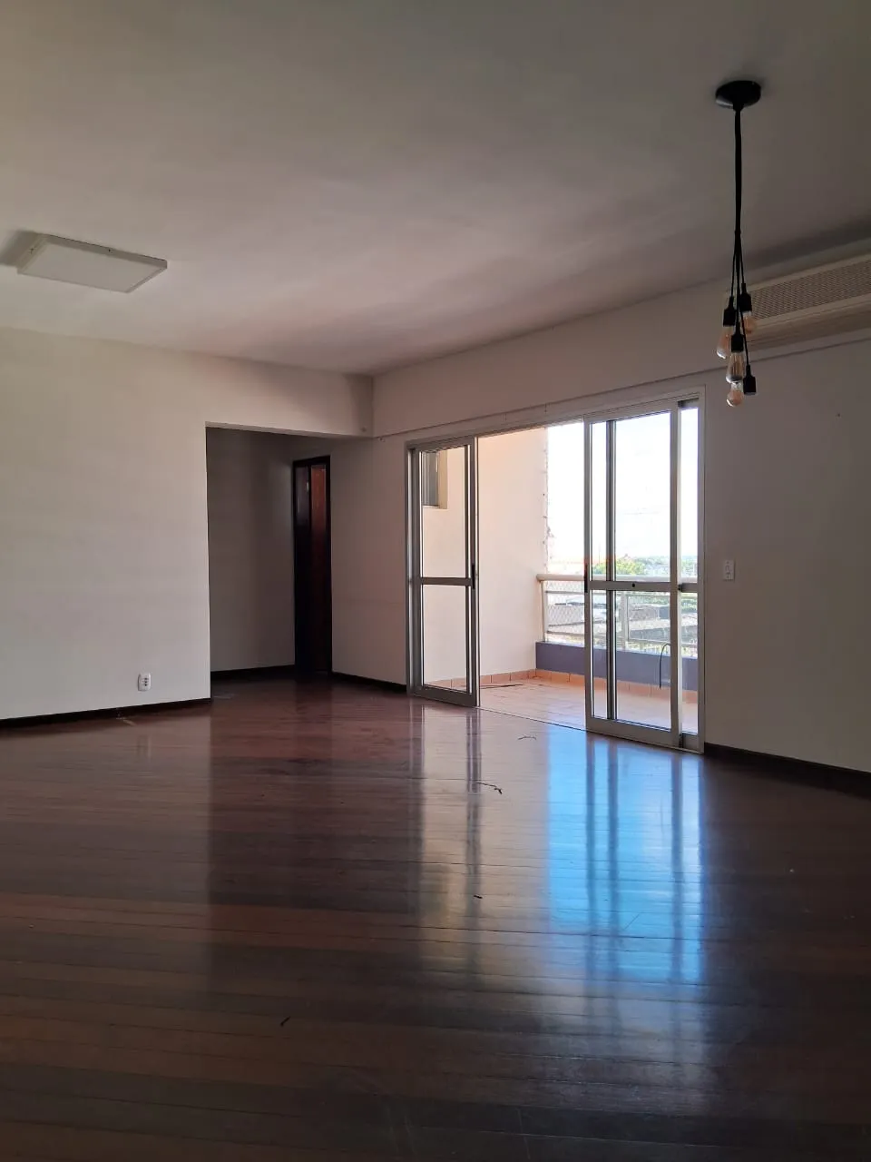 RC-ALUGA OU VENDE -SE APT NO ED.PIAGET 144M2 ,2 VAGAS SOLTAS