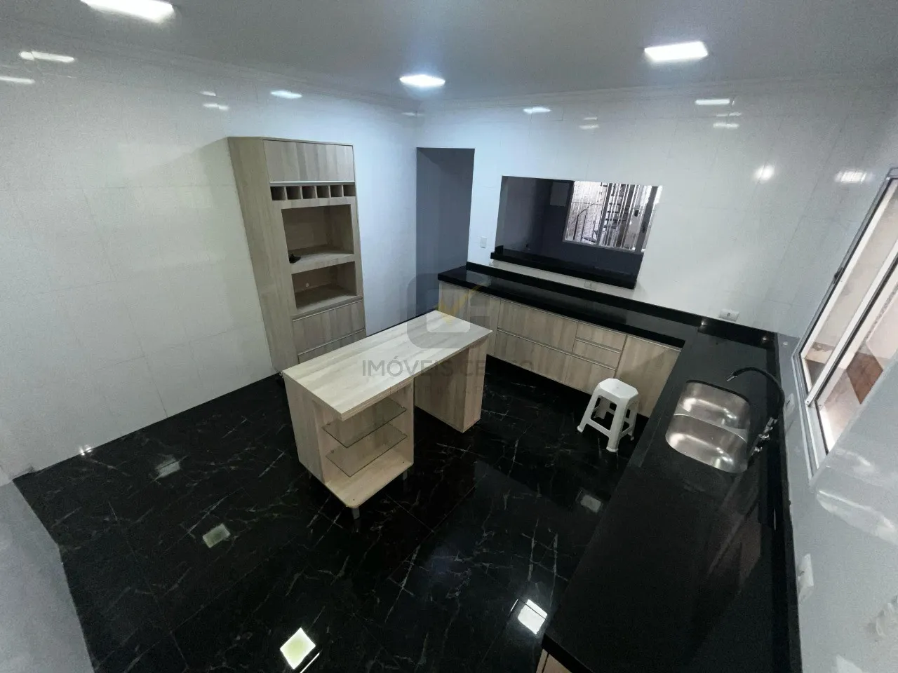 Casa à venda em Osasco-SP: 3 quartos, 2 salas, 2 banheiros, 2 vagas, 128m². Agende sua vis