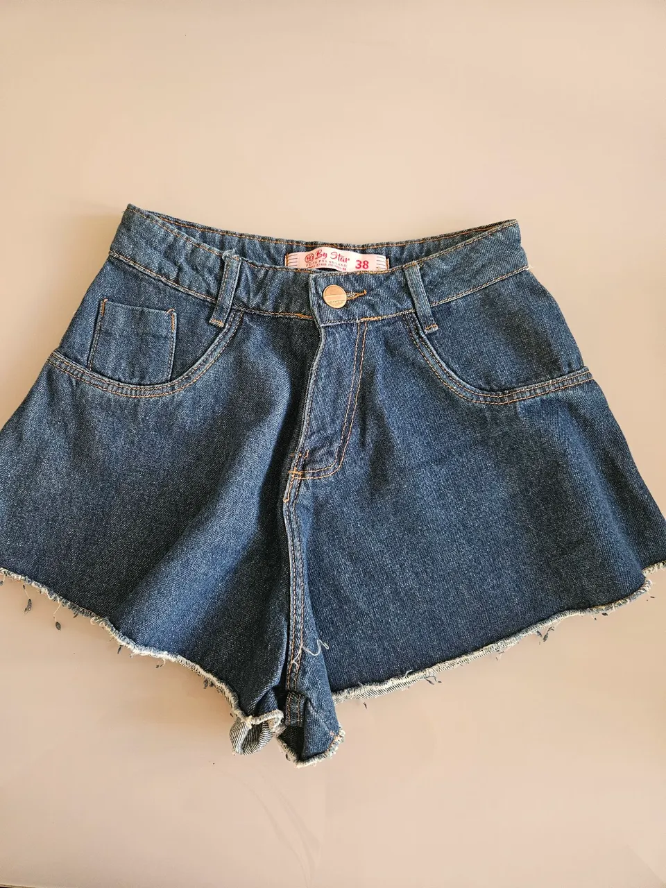 Short Jeans Feminino com Barra Desfiada - Tamanho 38
