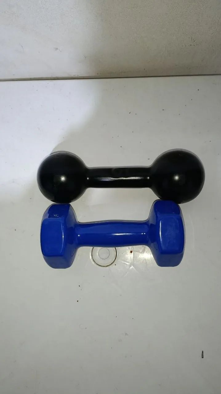 Vendo dois halteres de 5 kg - Foto 2