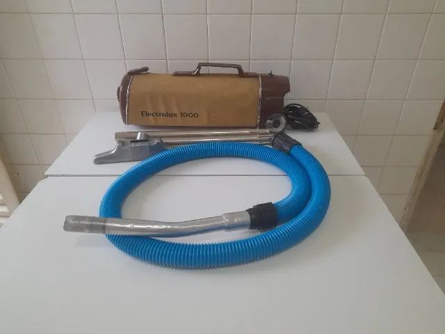aspirador electrolux 1000 antigo com acessórios e manual