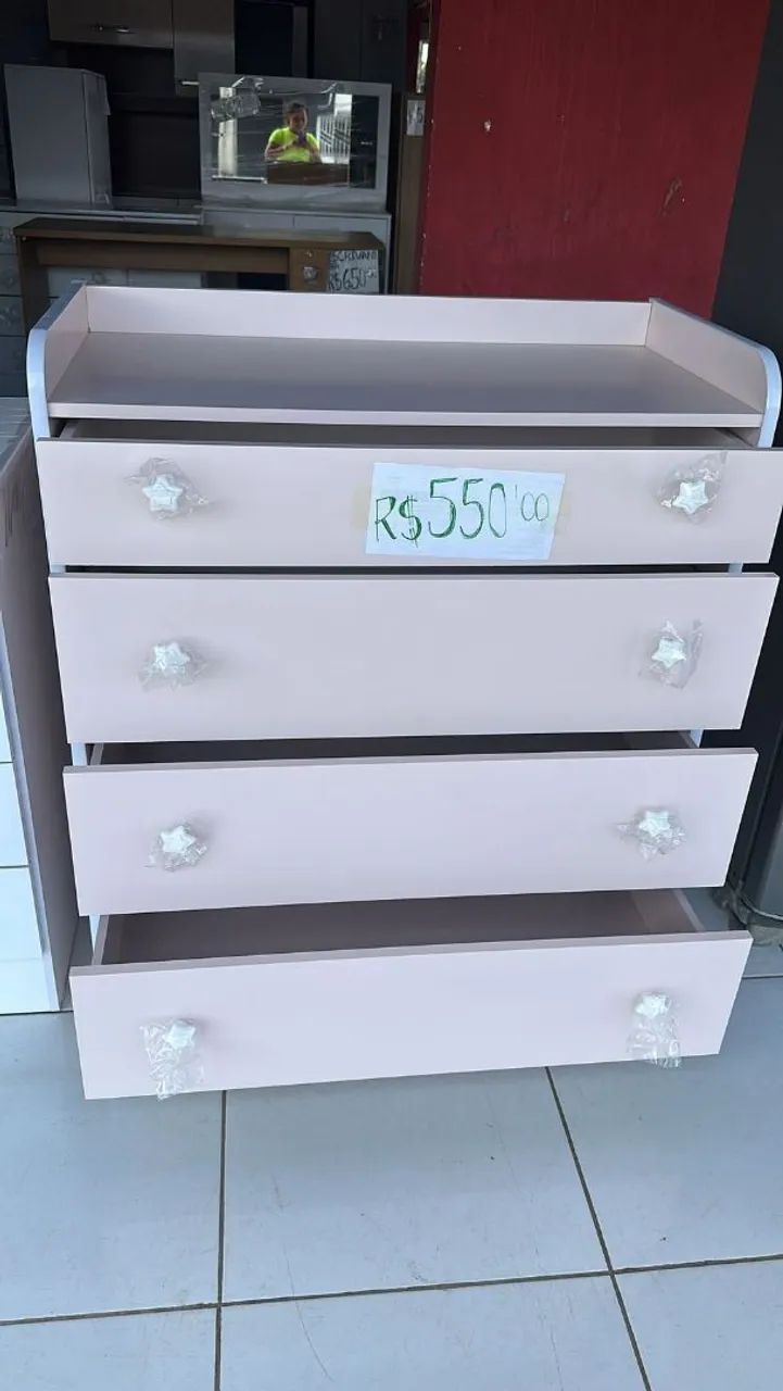 Cômoda infantil 4 gavetas rosa com estrelas - Foto 2