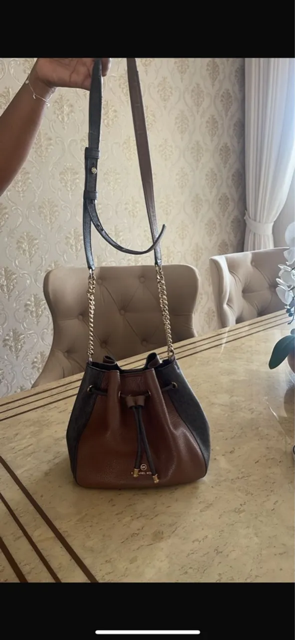 Bolsa Michael Kors marrom e preta