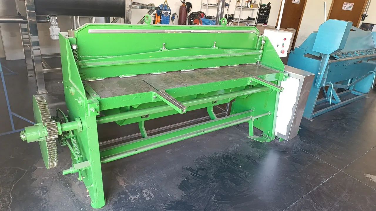 Guilhotina modelo IMAG 2m. Corta 1,5 no inox.2,5 no carbono usado. - Foto 5